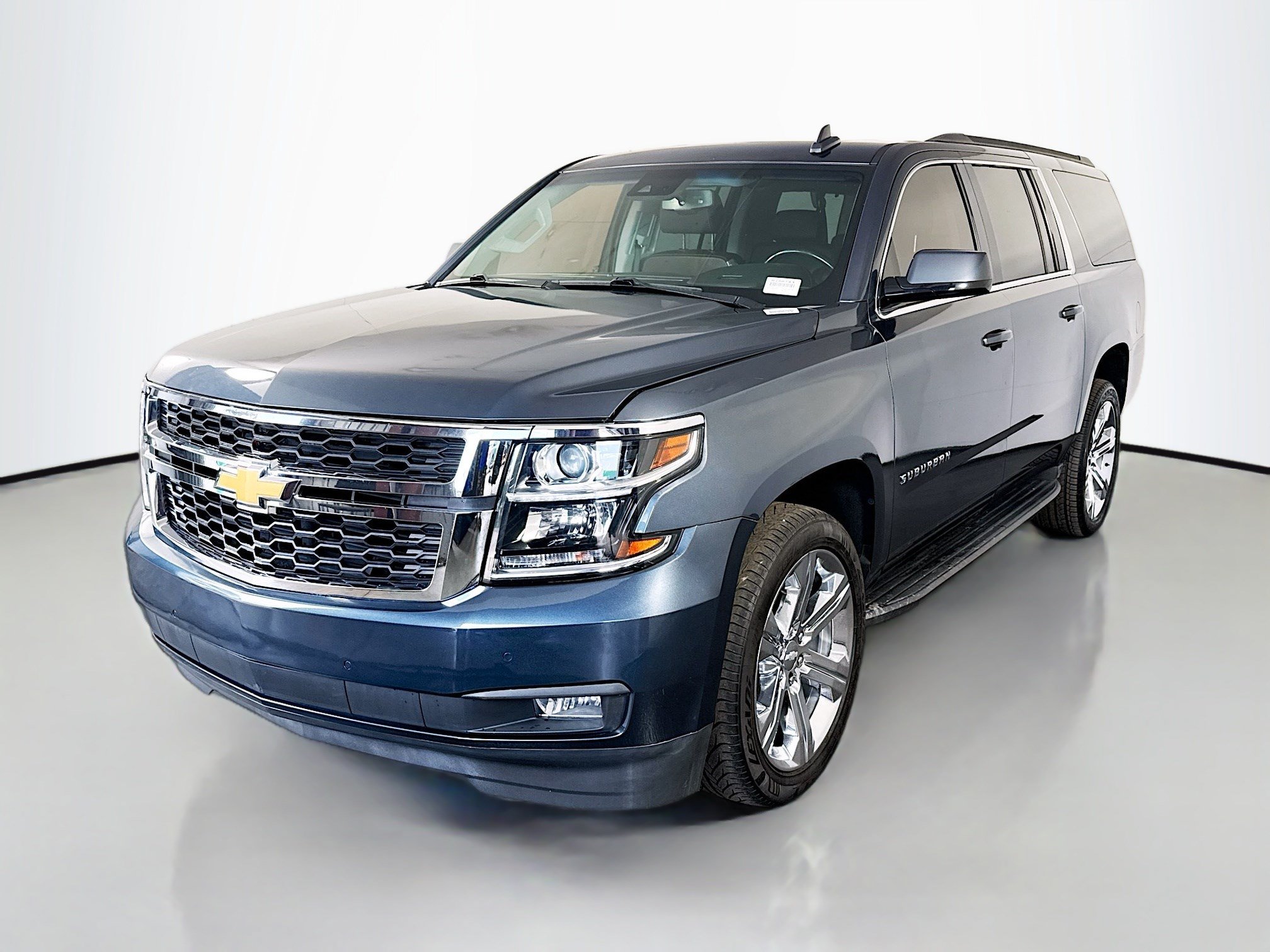 Used 2020 Chevrolet Suburban LT w/ Luxury Package RWD image 4