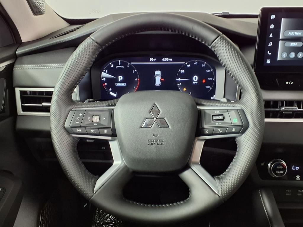 Used 2025 Mitsubishi Outlander SE image 24