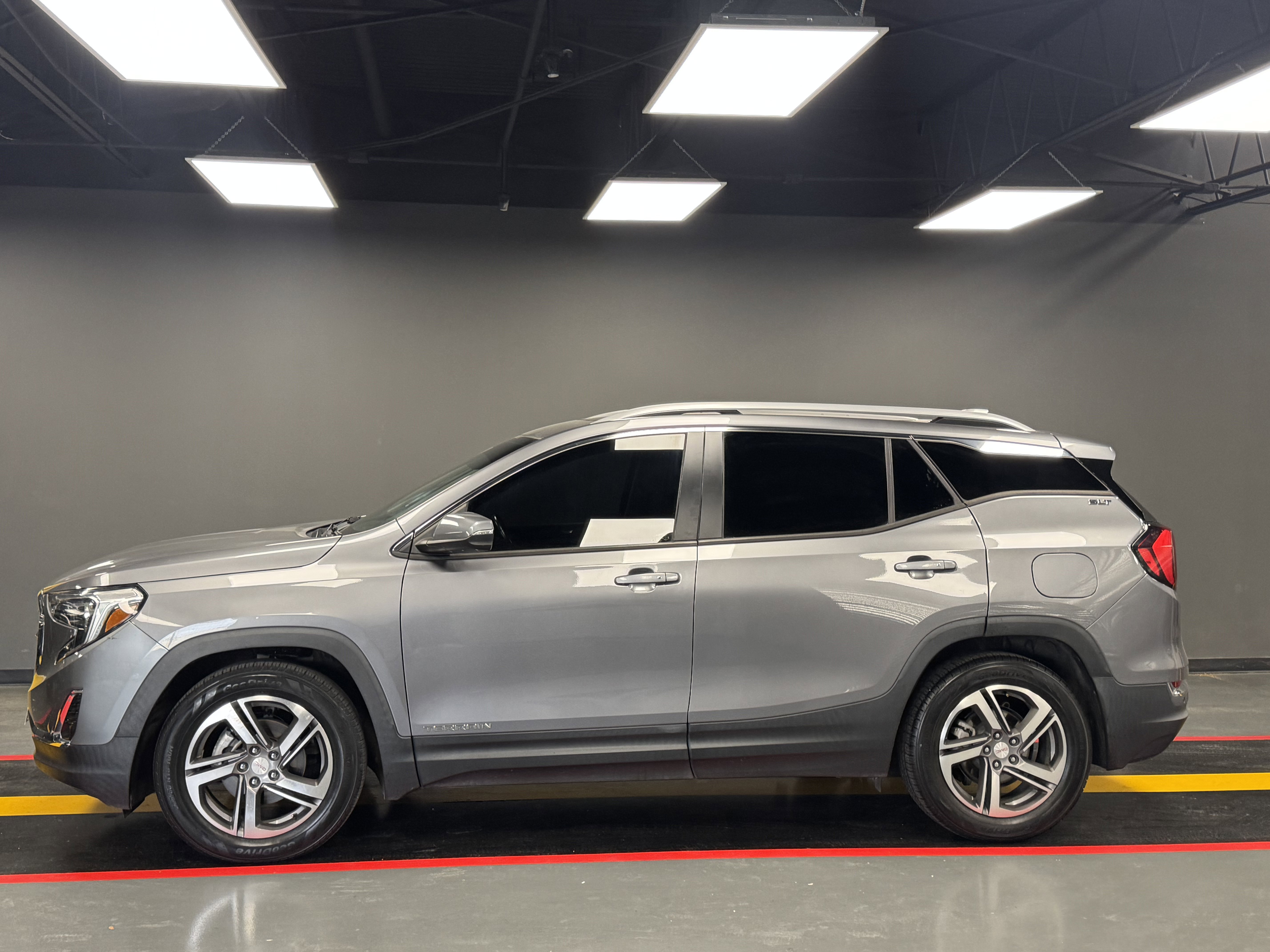 Used 2018 GMC Terrain SLT w/ Infotainment Package II FWD image 3