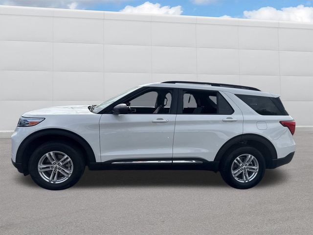 Used 2022 Ford Explorer XLT AWD/4WD image 3