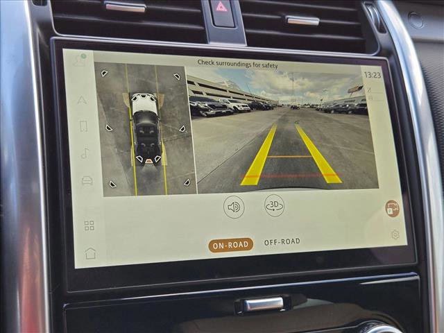 Used 2024 Land Rover Discovery Dynamic SE image 13