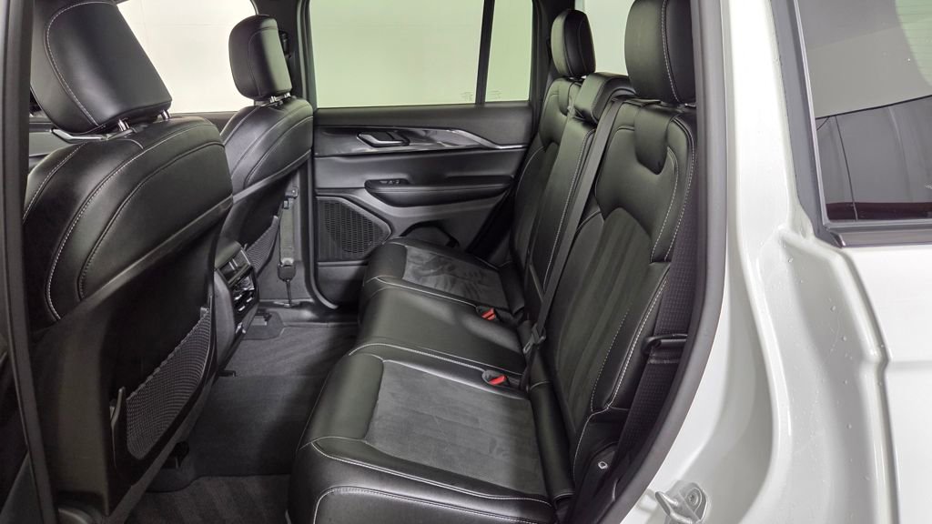 Used 2023 Jeep Grand Cherokee Altitude image 30