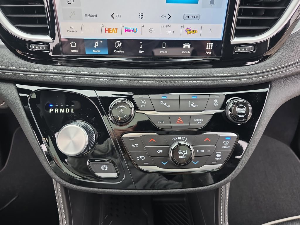 New 2026 Chrysler Pacifica Limited AWD/4WD image 23