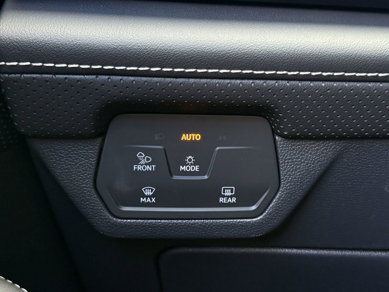 New 2026 Volkswagen Atlas Cross Sport SEL R-Line image 18