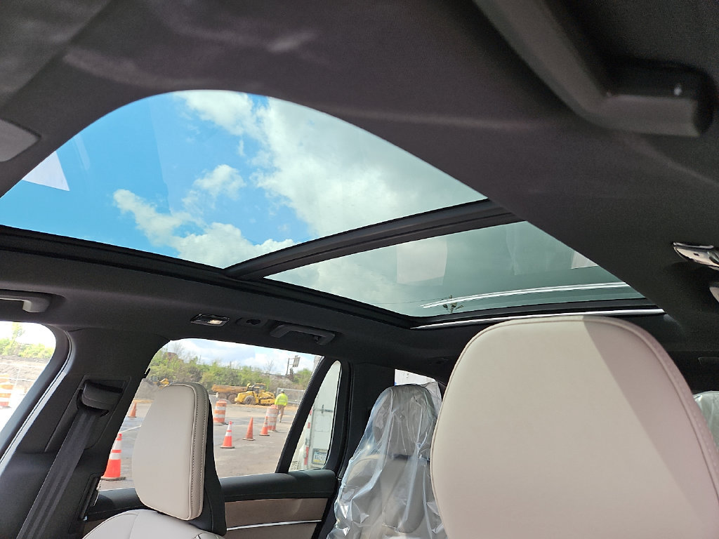 New 2026 Volvo XC90 B6 Plus w/ Protection Package Premier AWD/4WD image 13