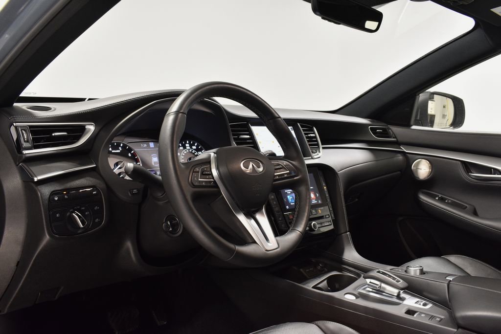 Certified 2025 INFINITI QX55 Essential image 3