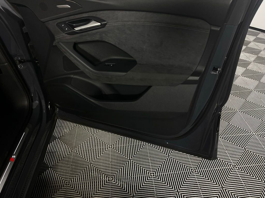 Used 2025 Audi SQ6 e-tron Prestige w/ Black Edition One AWD/4WD image 32