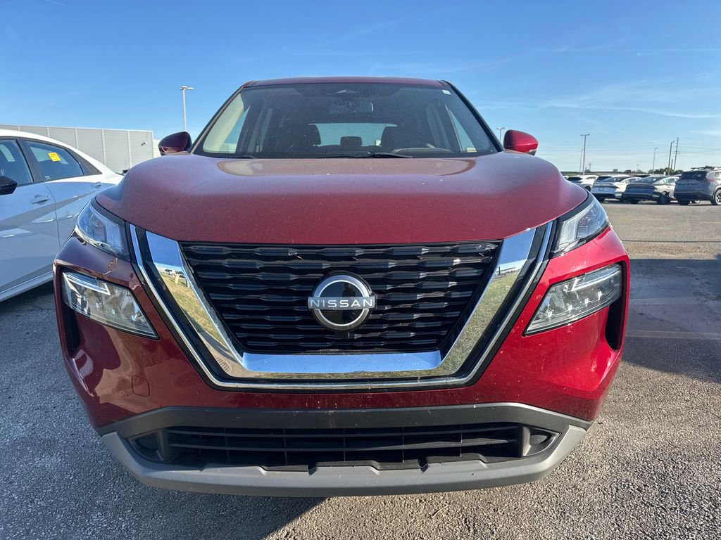 Used 2023 Nissan Rogue SV image 2