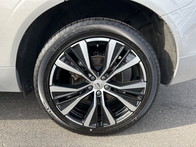 Certified 2025 Volvo XC60 B5 Plus image 9