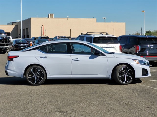 New 2025 Nissan Altima 2.5 SR image 3