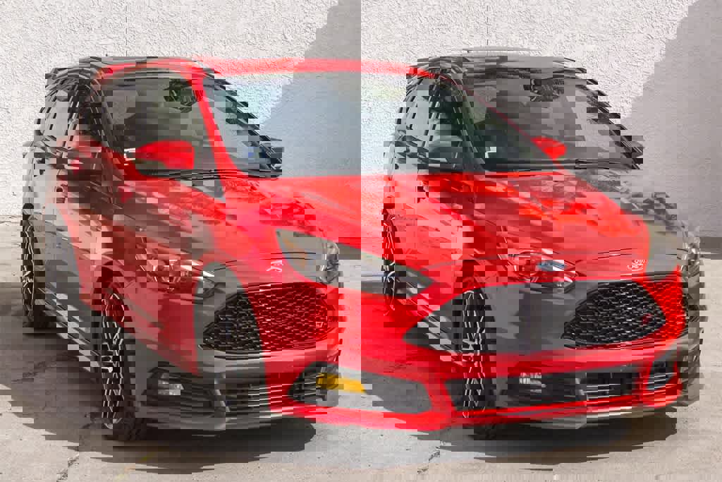 Used 2016 Ford Focus ST w/ Equipment Group 402A image 3