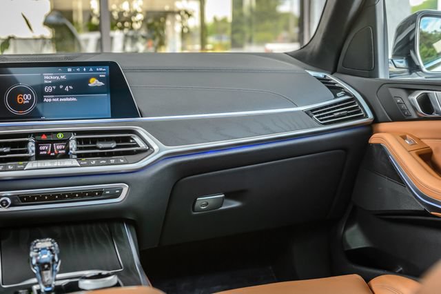 Used 2022 BMW X7 xDrive40i w/ M Sport Package AWD/4WD image 34