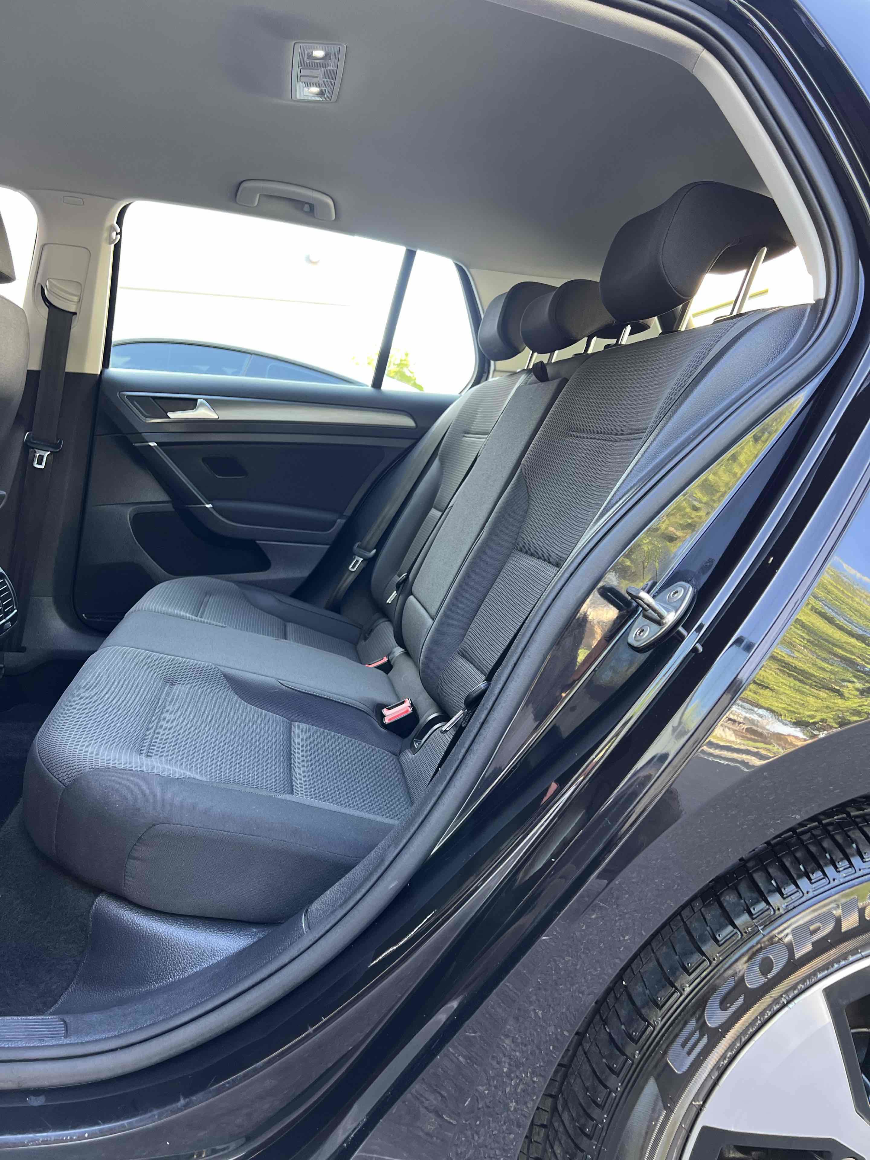 Used 2019 Volkswagen e-Golf SE w/ Driver Assistance Package FWD image 36