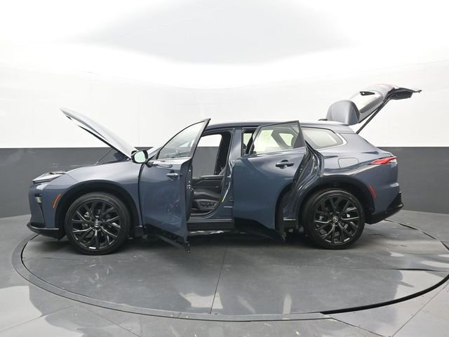 Used 2025 Toyota Crown Signia w/ Advanced Technology Package image 33