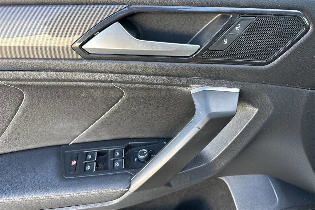 Used 2022 Volkswagen Tiguan SE image 11