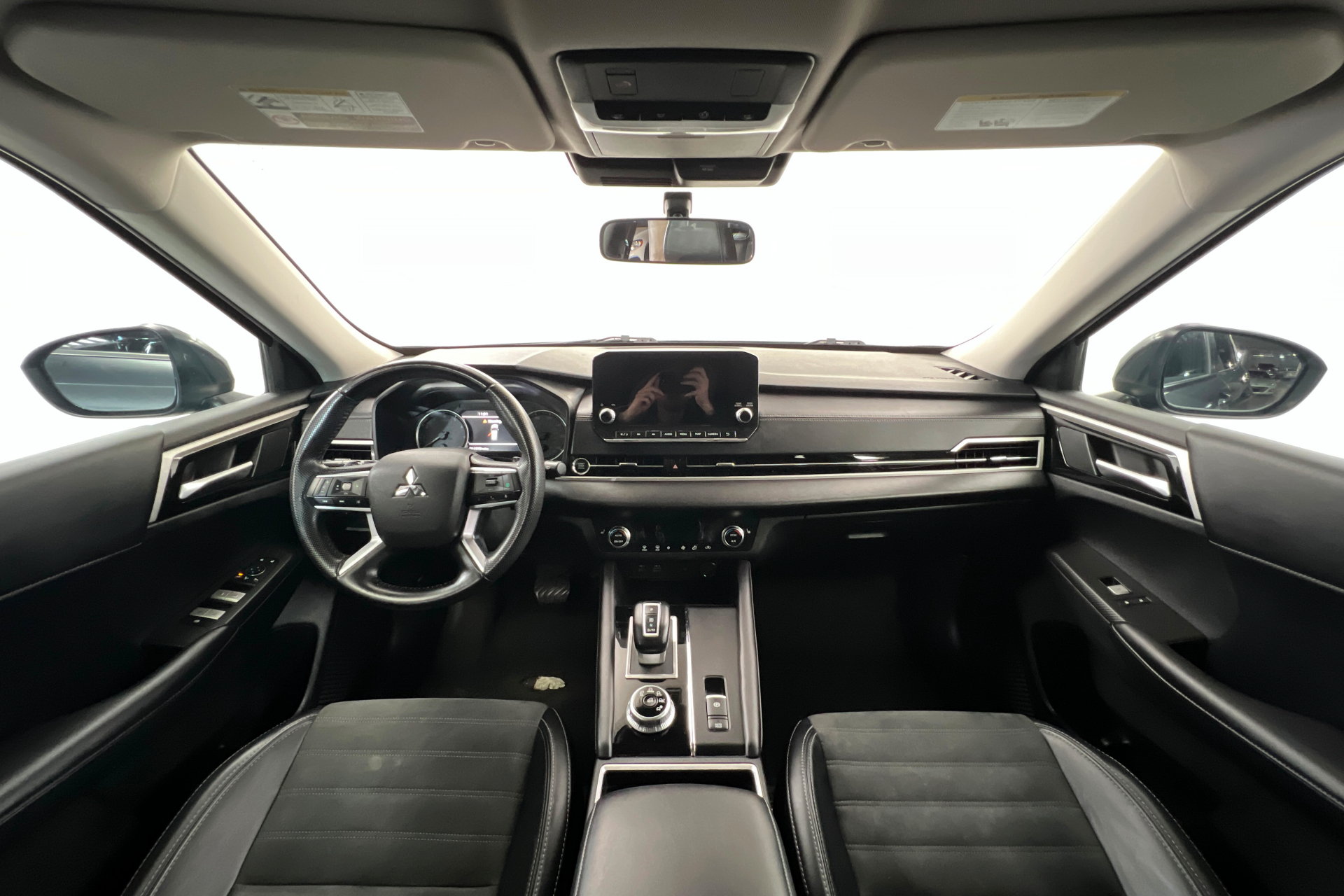 Used 2024 Mitsubishi Outlander FWD image 9