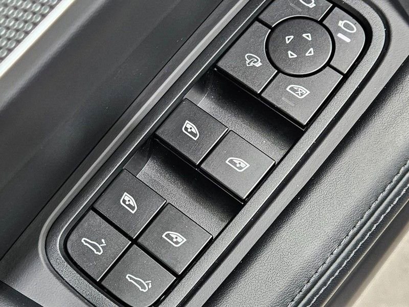 Certified 2025 Porsche Cayenne image 23