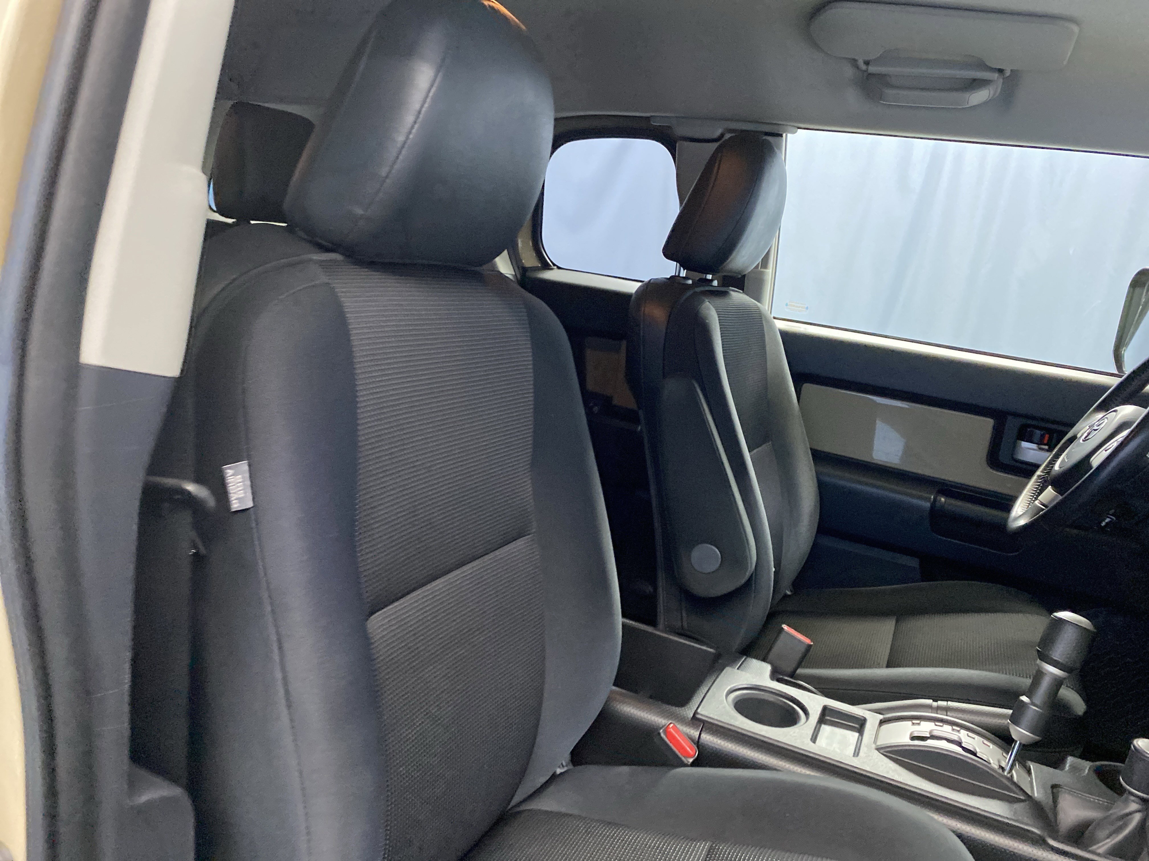 Used 2013 Toyota FJ Cruiser 4WD image 38