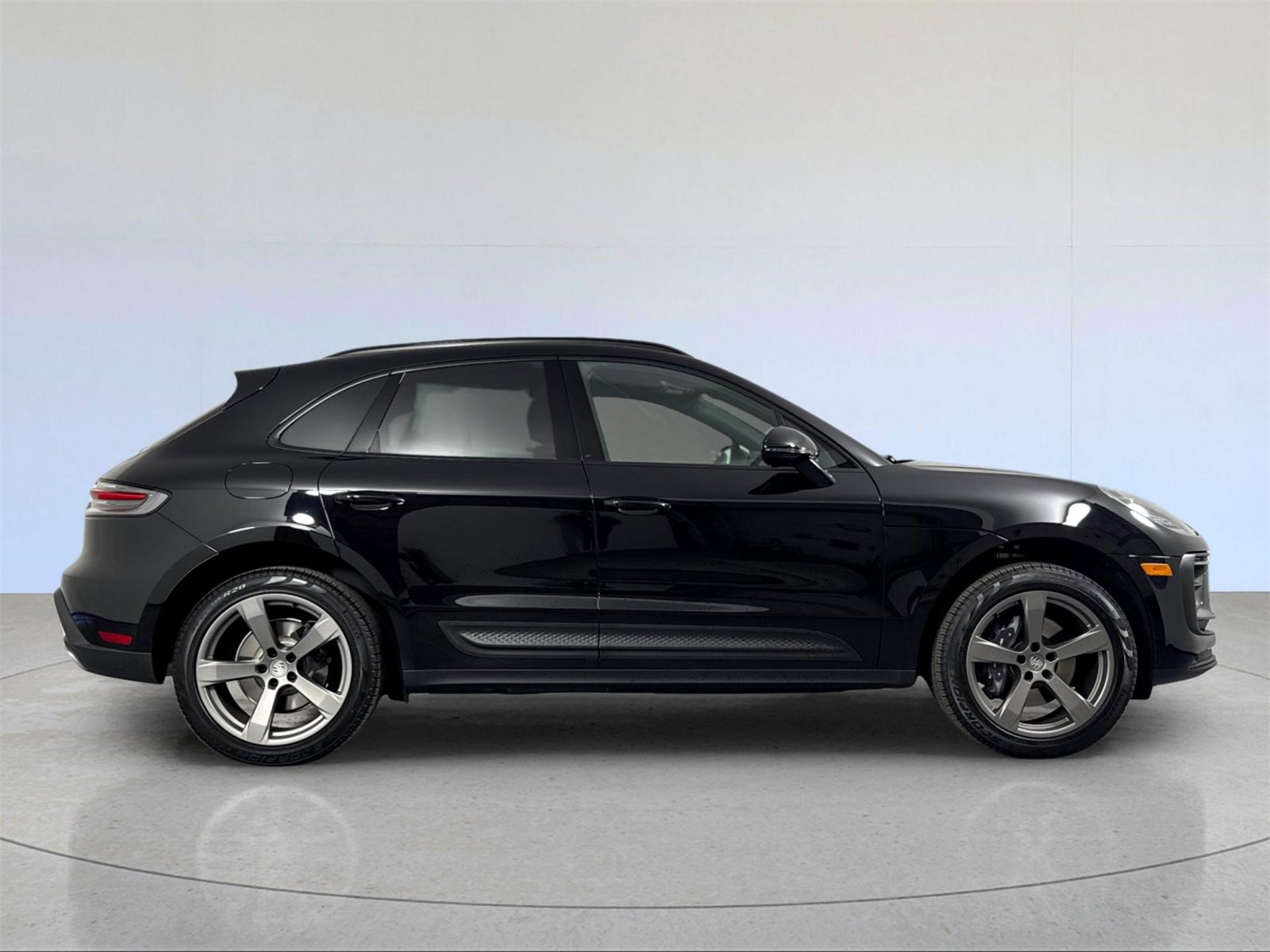 Used 2025 Porsche Macan image 9