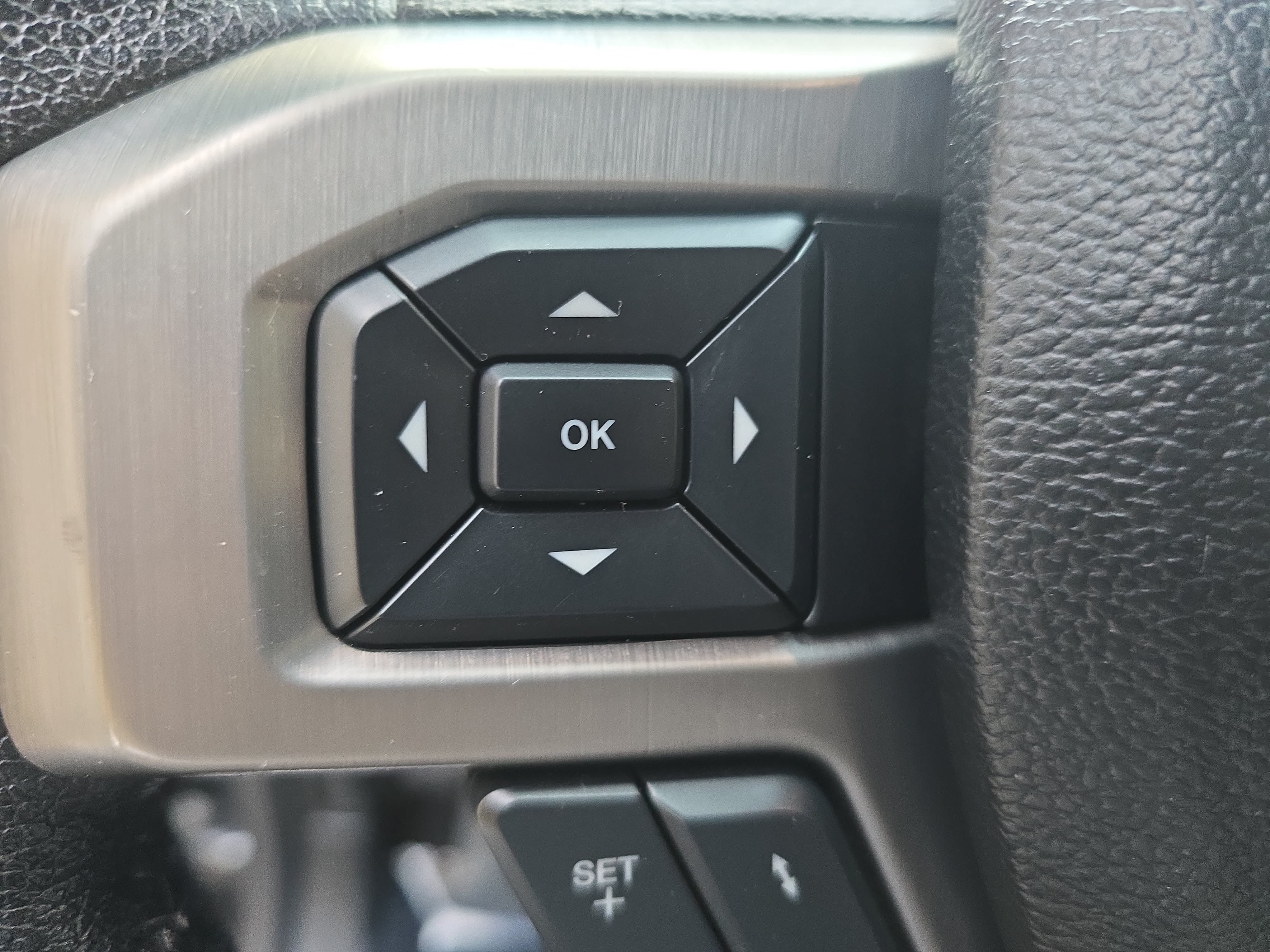 Used 2015 Ford F150 Platinum w/ Equipment Group 701A Luxury AWD/4WD image 16