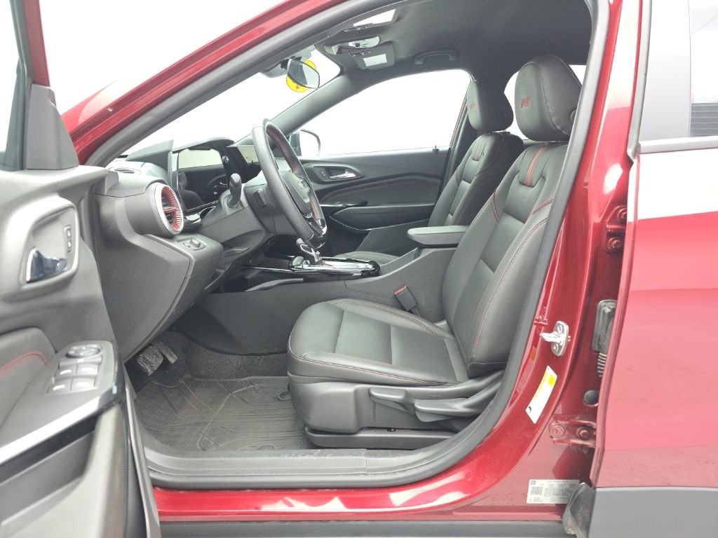 Used 2024 Chevrolet Trax RS w/ Driver Confidence Package image 14