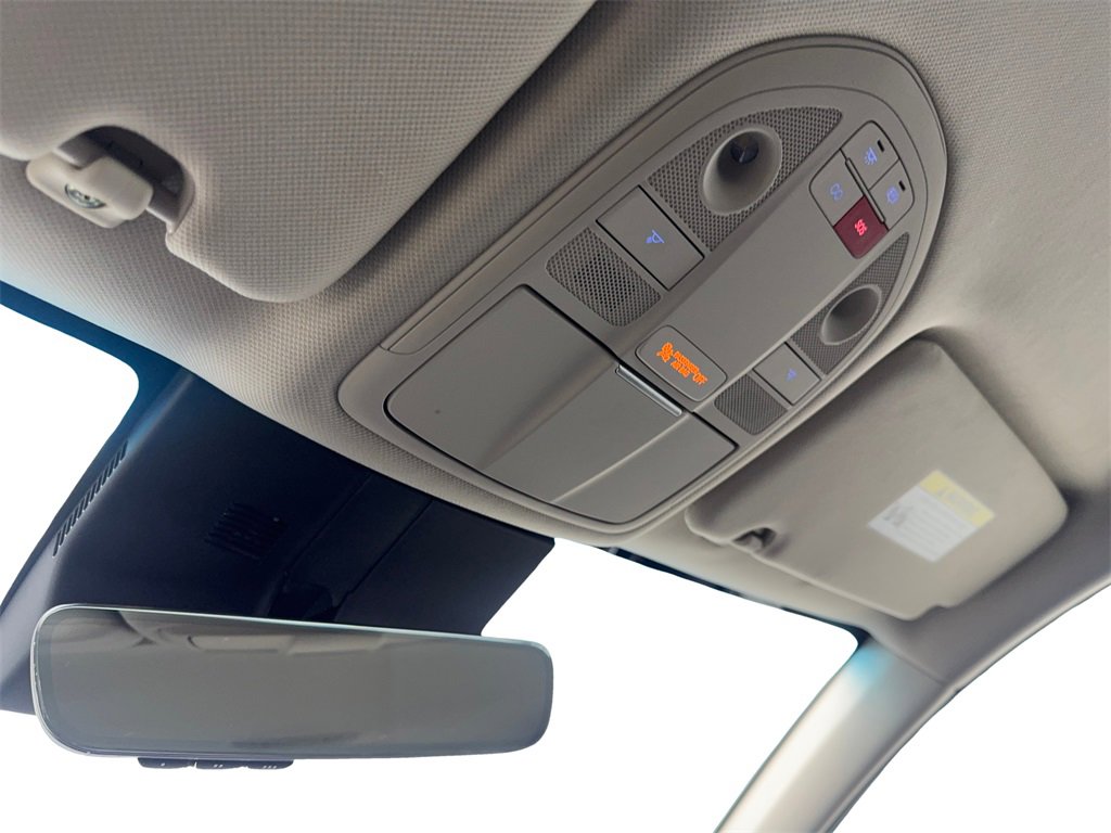 Used 2025 Genesis G70 2.5T image 73