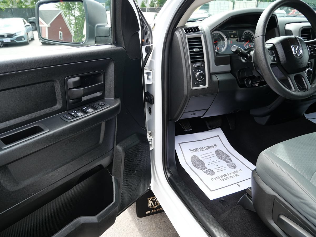 Used 2018 RAM 1500 Express w/ Express Value Package AWD/4WD image 10