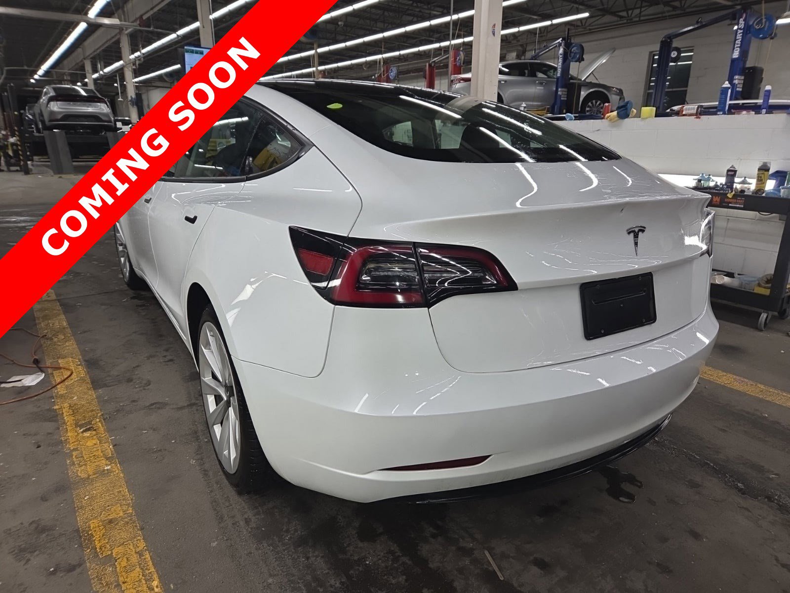 Used 2023 Tesla Model 3 Standard Range image 3