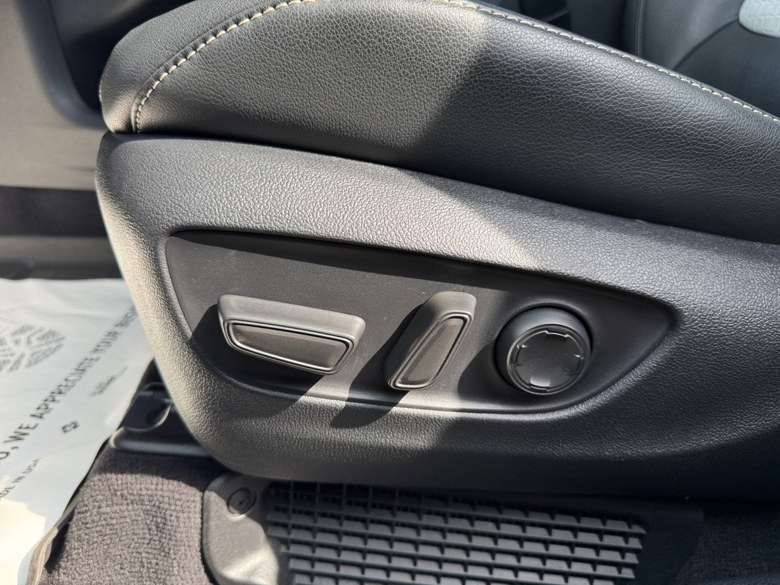 Used 2025 Toyota Sienna XSE AWD/4WD image 18