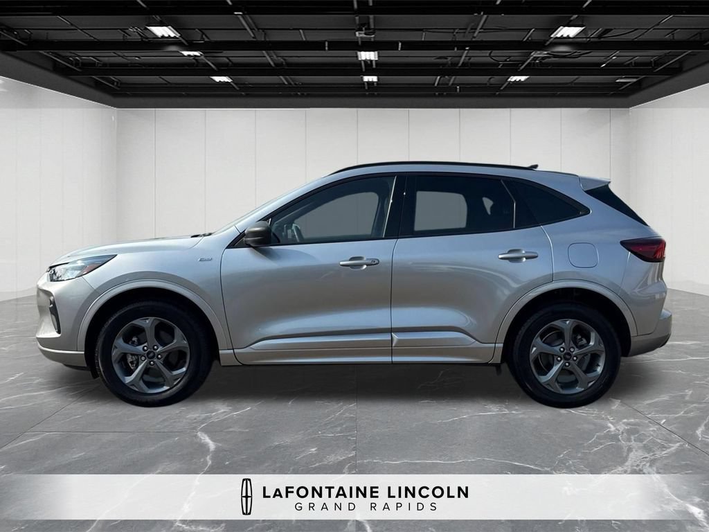 Used 2023 Ford Escape ST-Line w/ Tech Pack #1 AWD/4WD image 2