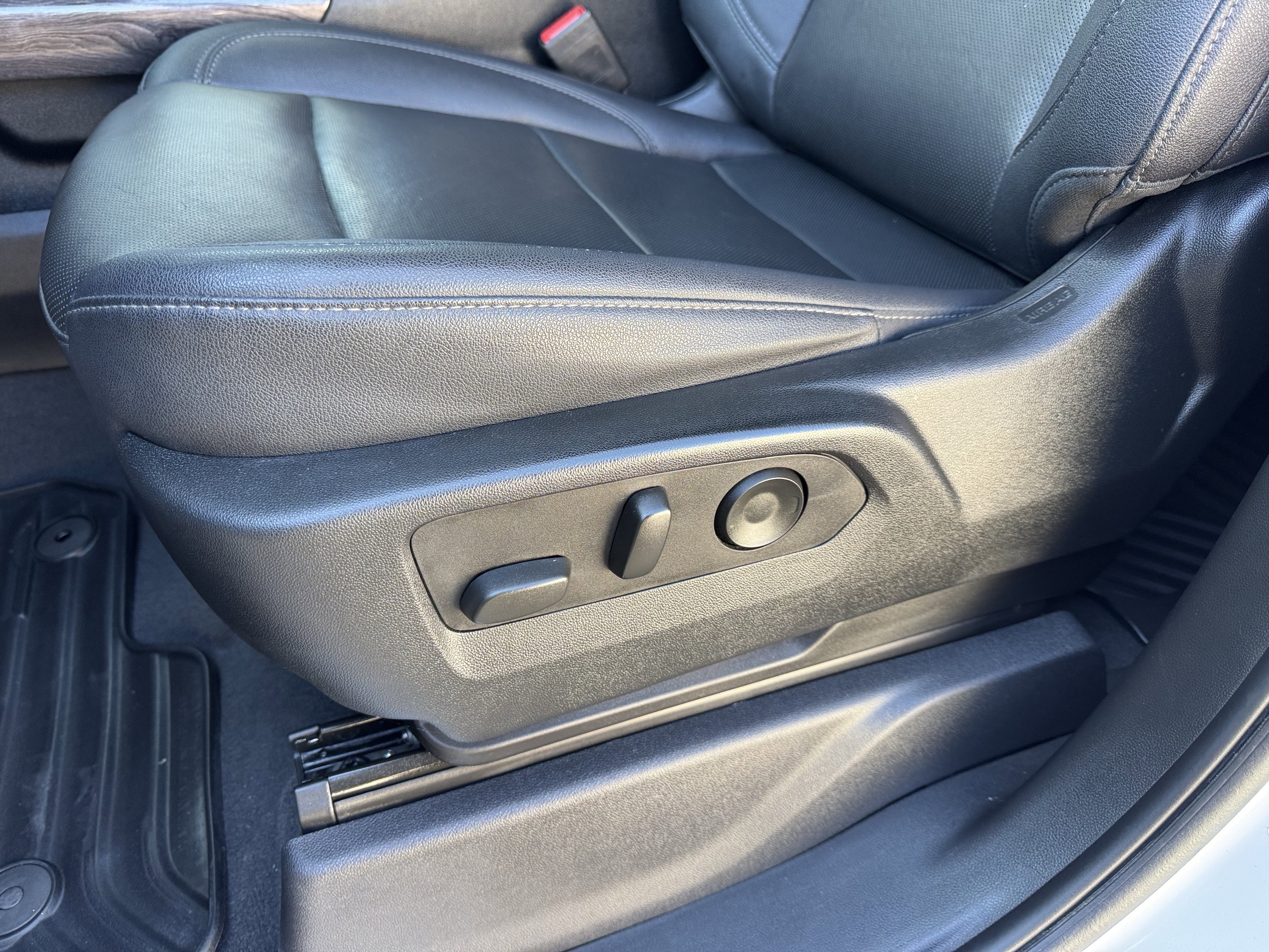 Used 2023 Chevrolet Silverado 1500 LTZ w/ Technology Package AWD/4WD image 15