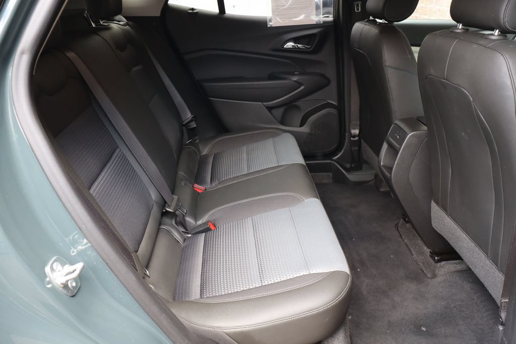 Used 2025 Chevrolet Trax LT w/ Driver Confidence Package FWD image 37