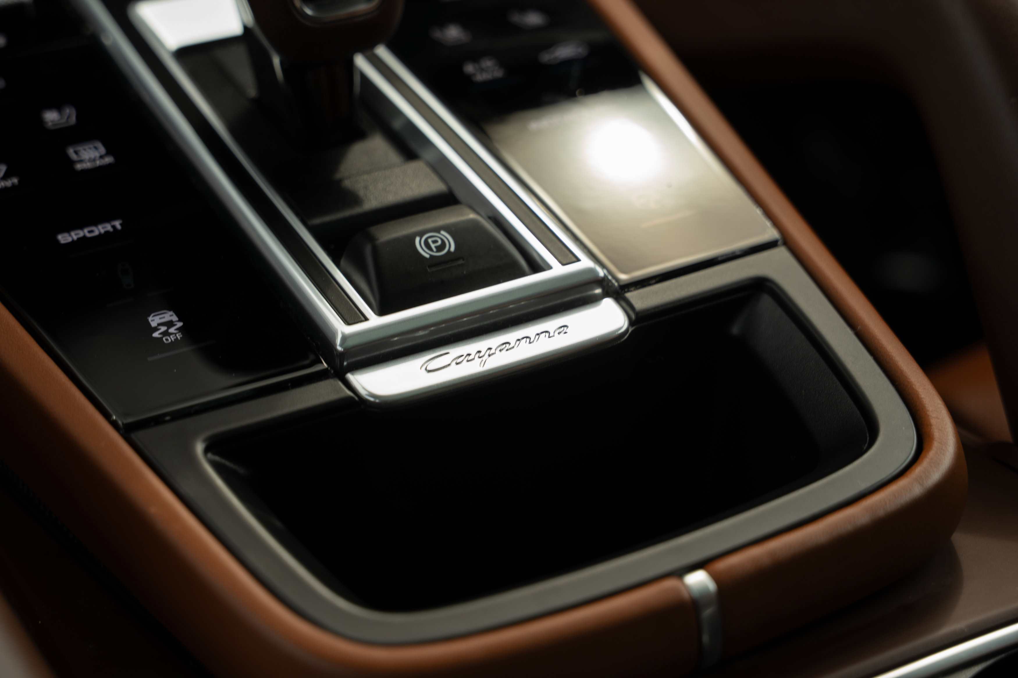 Used 2021 Porsche Cayenne image 19