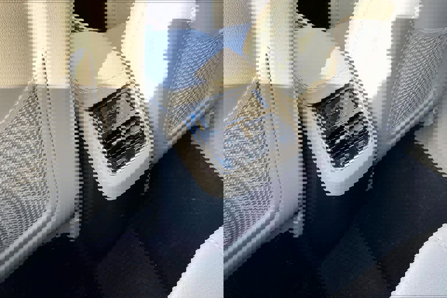 Used 2021 Volvo XC90 T5 Momentum w/ Protection Package Premier image 35