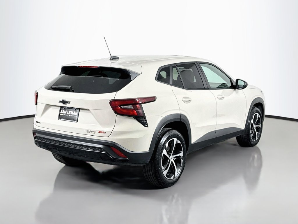 Used 2026 Chevrolet Trax RS w/ Sunroof Package FWD image 7