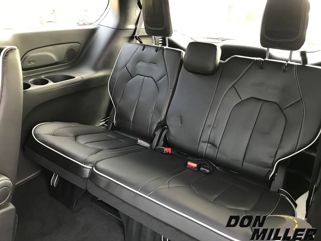New 2026 Chrysler Pacifica Limited image 31
