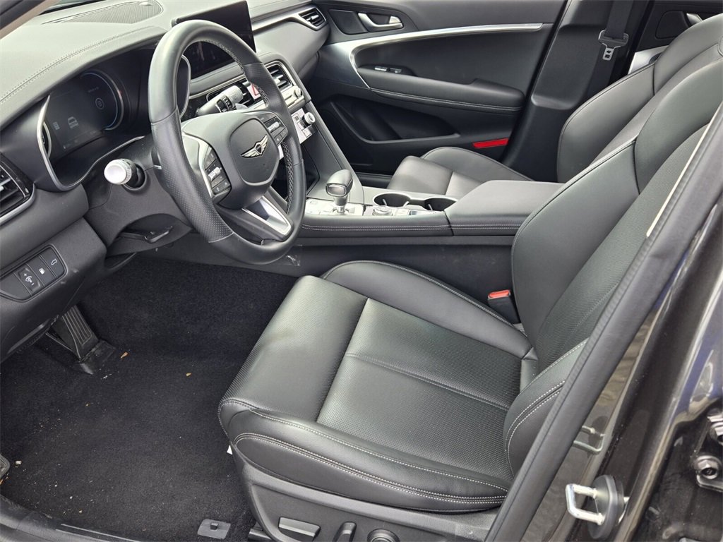 Certified 2025 Genesis G70 2.5T image 10