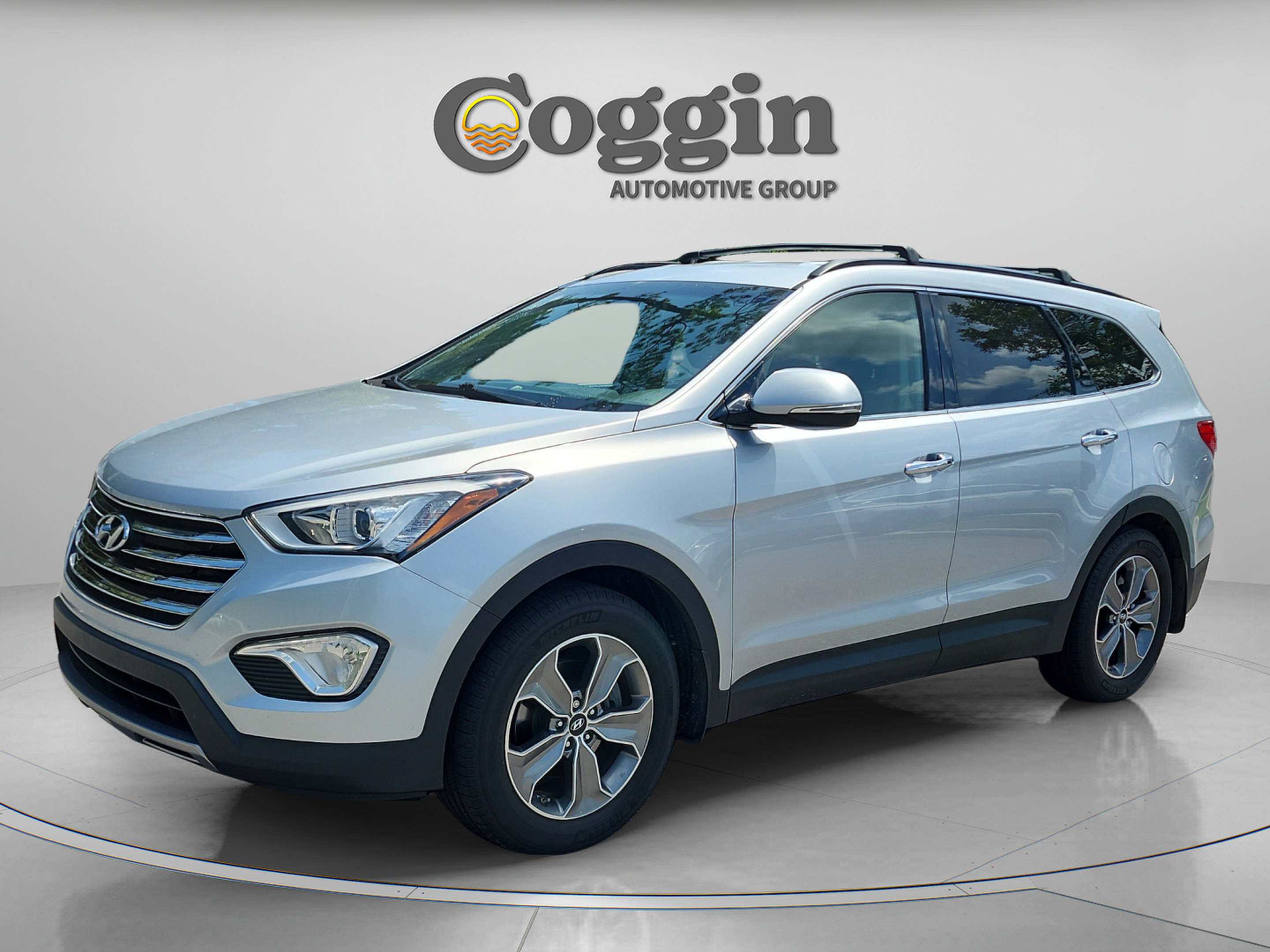 Used 2014 Hyundai Santa Fe GLS FWD image 1