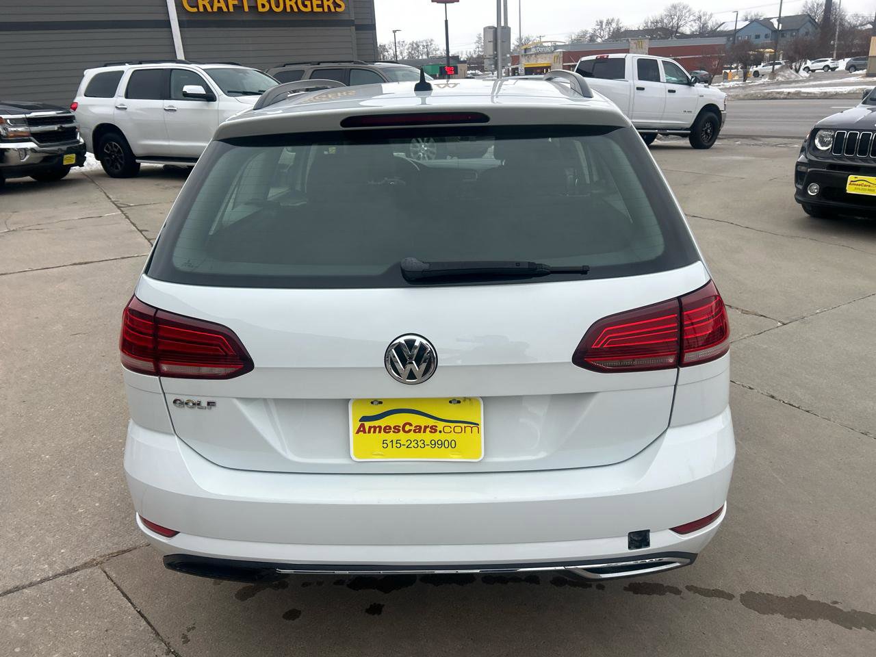 Used 2019 Volkswagen Golf S image 4