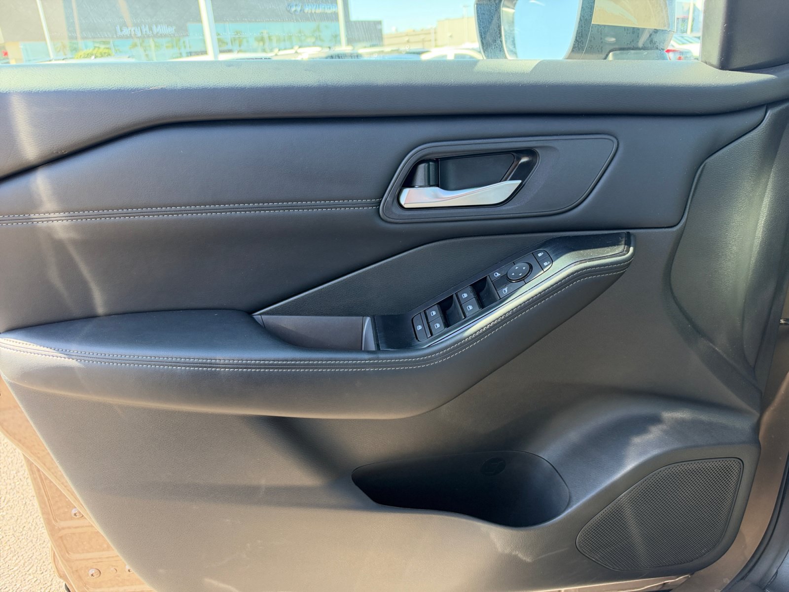 Used 2024 Nissan Rogue SV w/ SV Premium Package AWD/4WD image 13