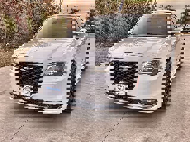 Used 2018 Chrysler 300 S image 2