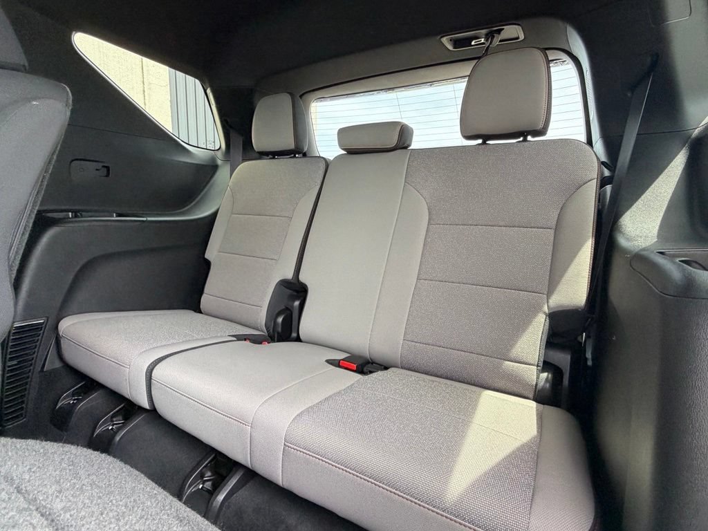 Used 2025 Chevrolet Traverse LT AWD/4WD image 23