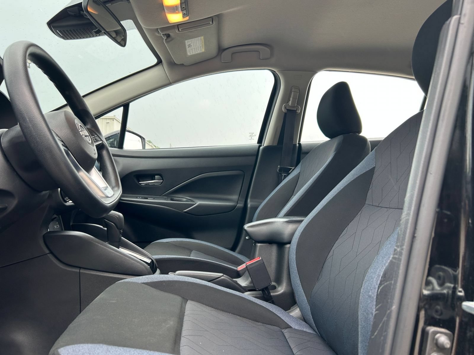 Used 2025 Nissan Versa SV FWD image 18