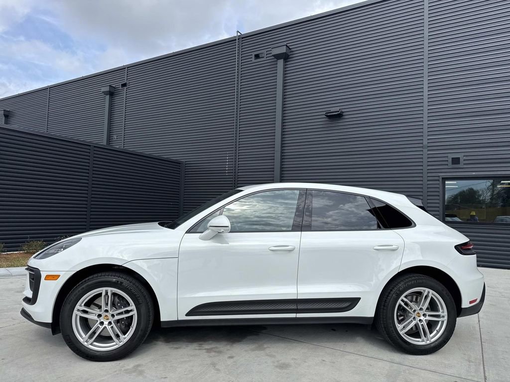 Certified 2025 Porsche Macan image 2