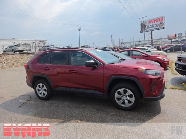 Used 2021 Toyota RAV4 LE FWD image 2