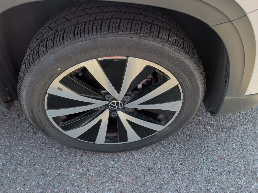 Used 2022 Volkswagen Taos SE AWD/4WD image 3