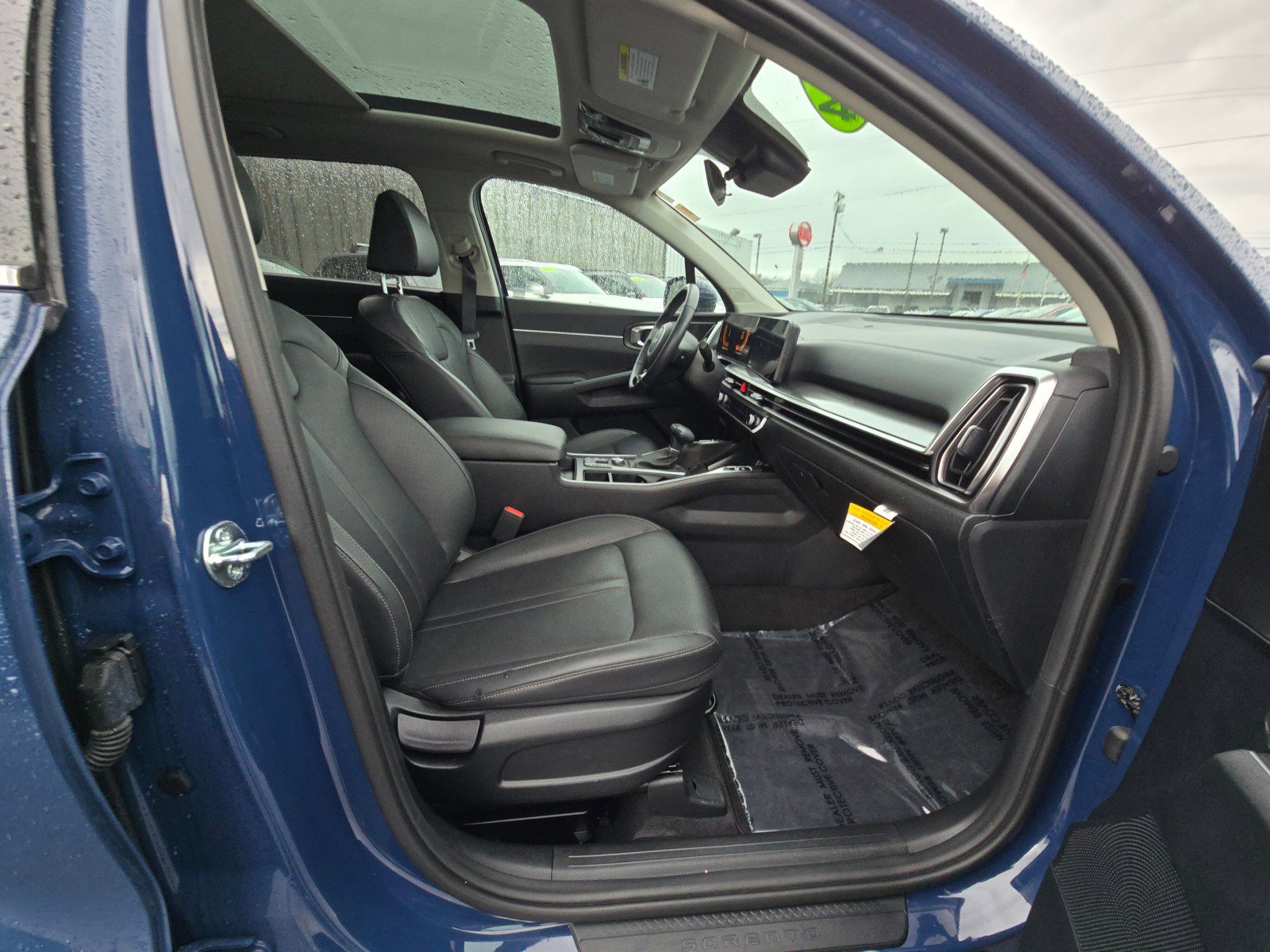 Used 2024 Kia Sorento S w/ Panoramic Sunroof Package image 10