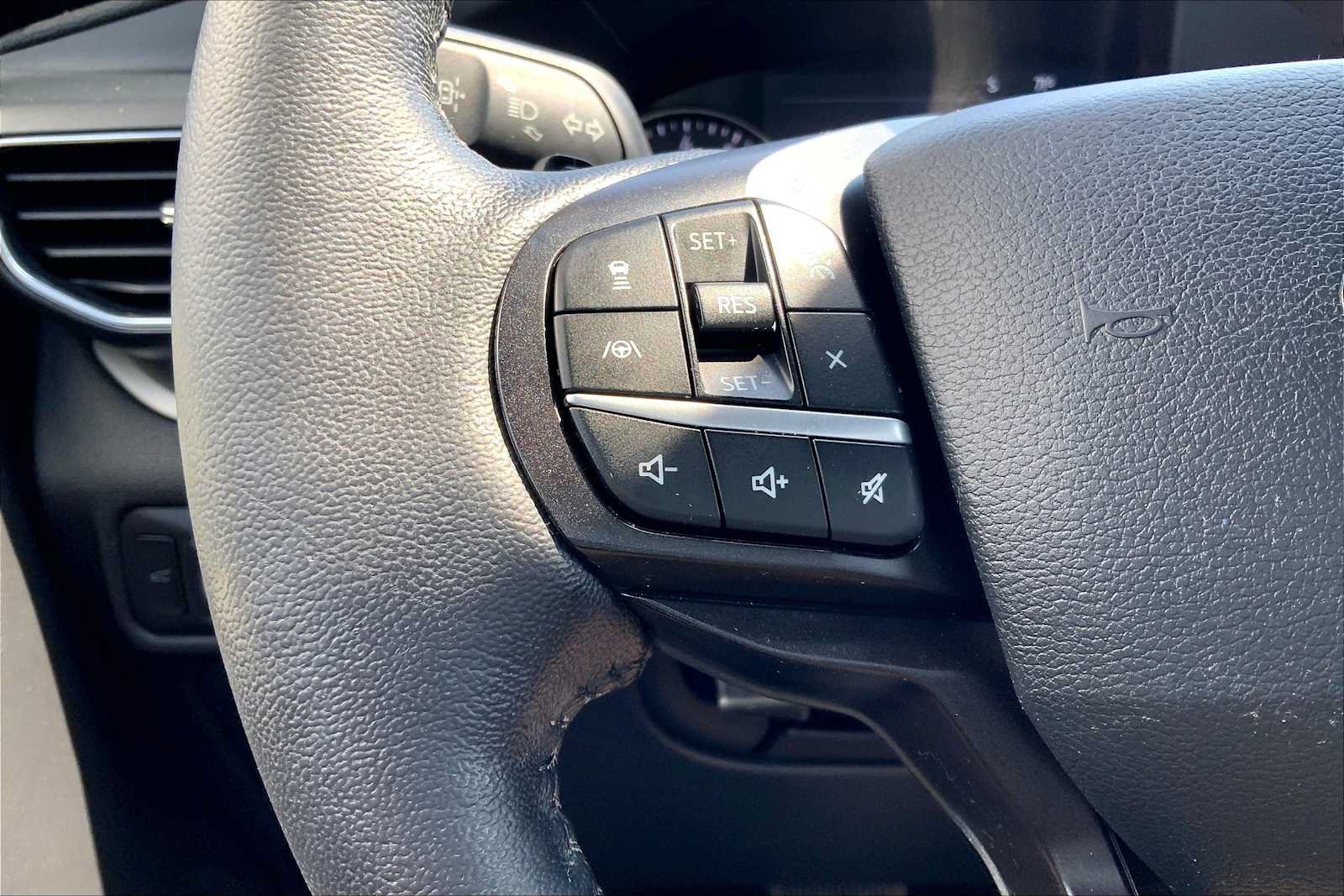 Used 2020 Ford Explorer XLT w/ Equipment Group 202A AWD/4WD image 24