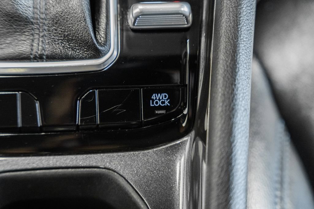 Certified 2025 Jeep Compass Latitude w/ Sun & Sound Group image 32