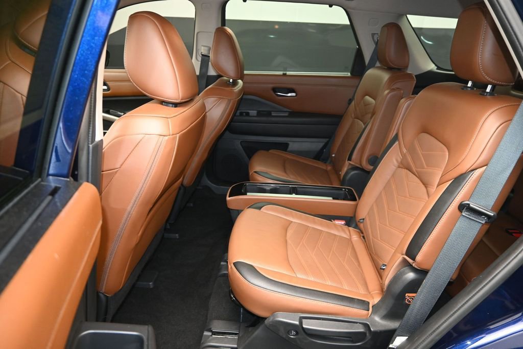 Used 2023 Nissan Pathfinder Platinum AWD/4WD image 12